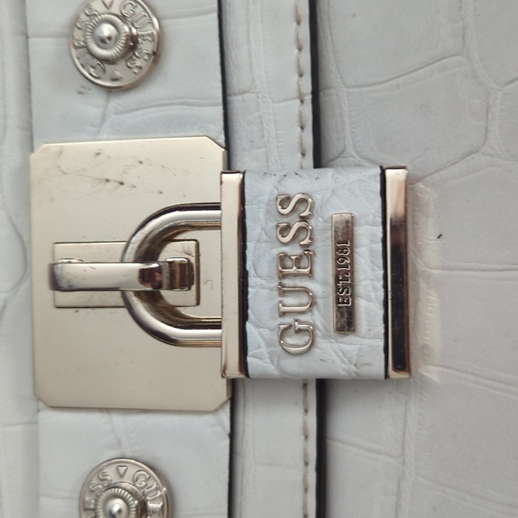 Guess white handbag. Almost like new - Picture 2 of 4